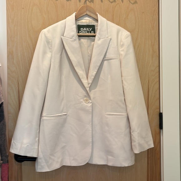Daily Drills Blazer Cream Oversized Jacket NWOT Size Small - Picture 2 of 6